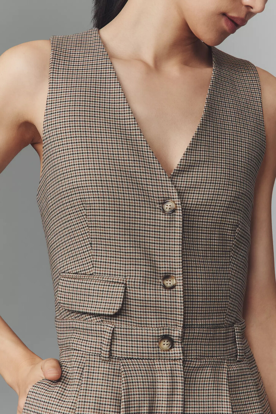 der avery jumpsuit mit weitem bein und falten von maeve