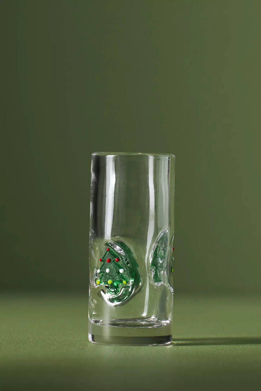 festliches schnapsglas mit gepressten perlen