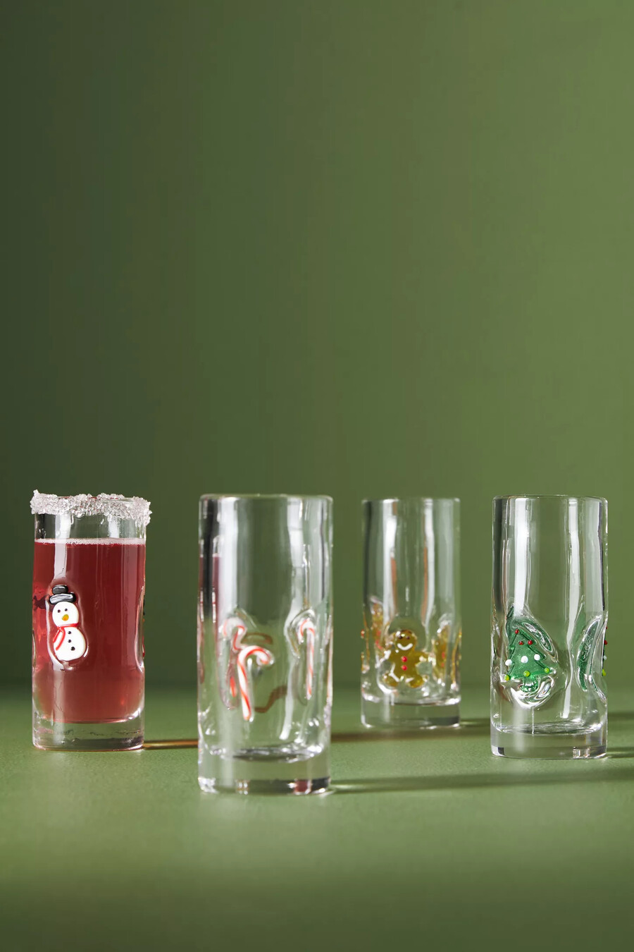 festliches schnapsglas mit gepressten perlen