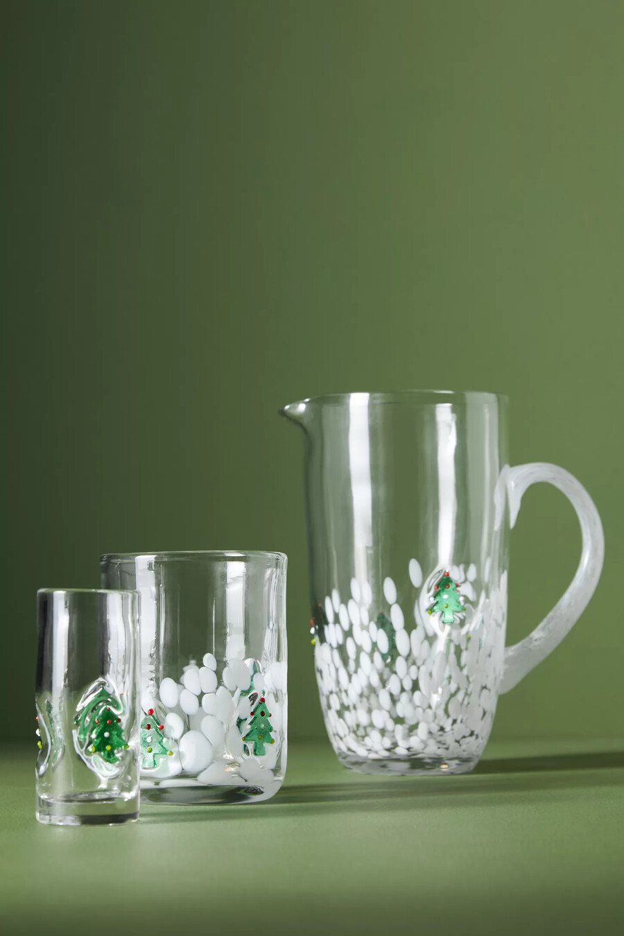 festliches schnapsglas mit gepressten perlen