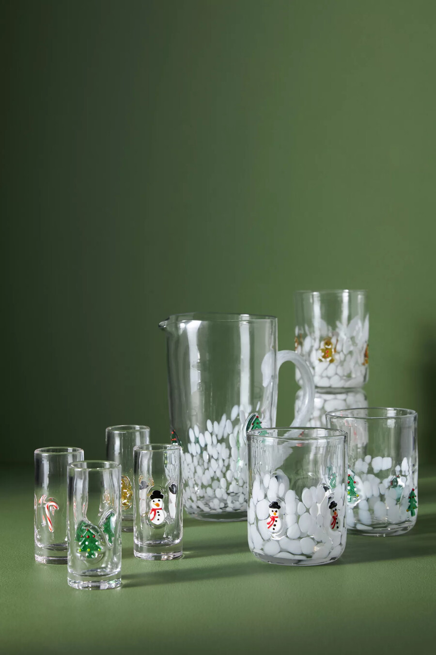 festliches schnapsglas mit gepressten perlen