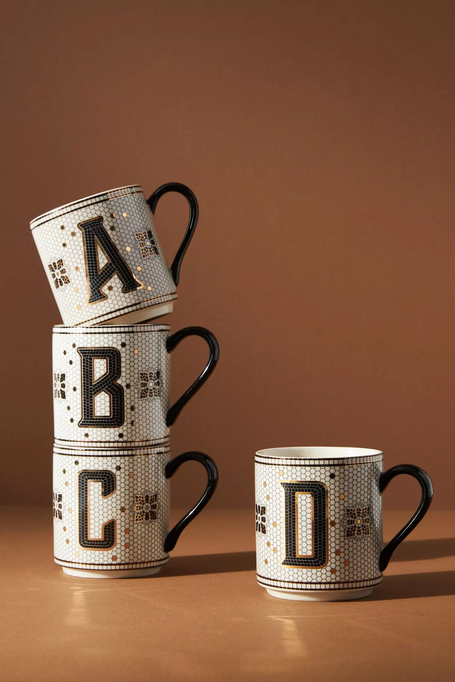 bistro-tasse mit gefliestem margot-monogramm