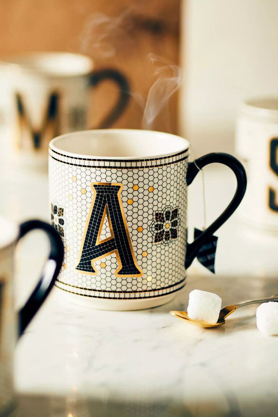 bistro-tasse mit gefliestem margot-monogramm