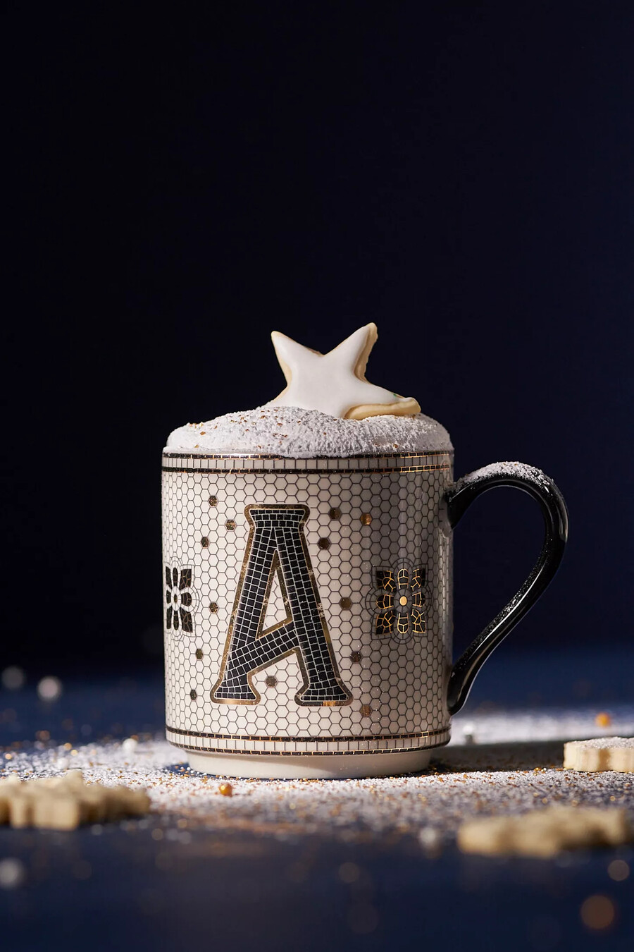 bistro-tasse mit gefliestem margot-monogramm