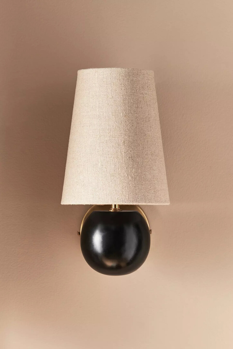 regina wandleuchte aus mangoholz mit baumwollschirm
