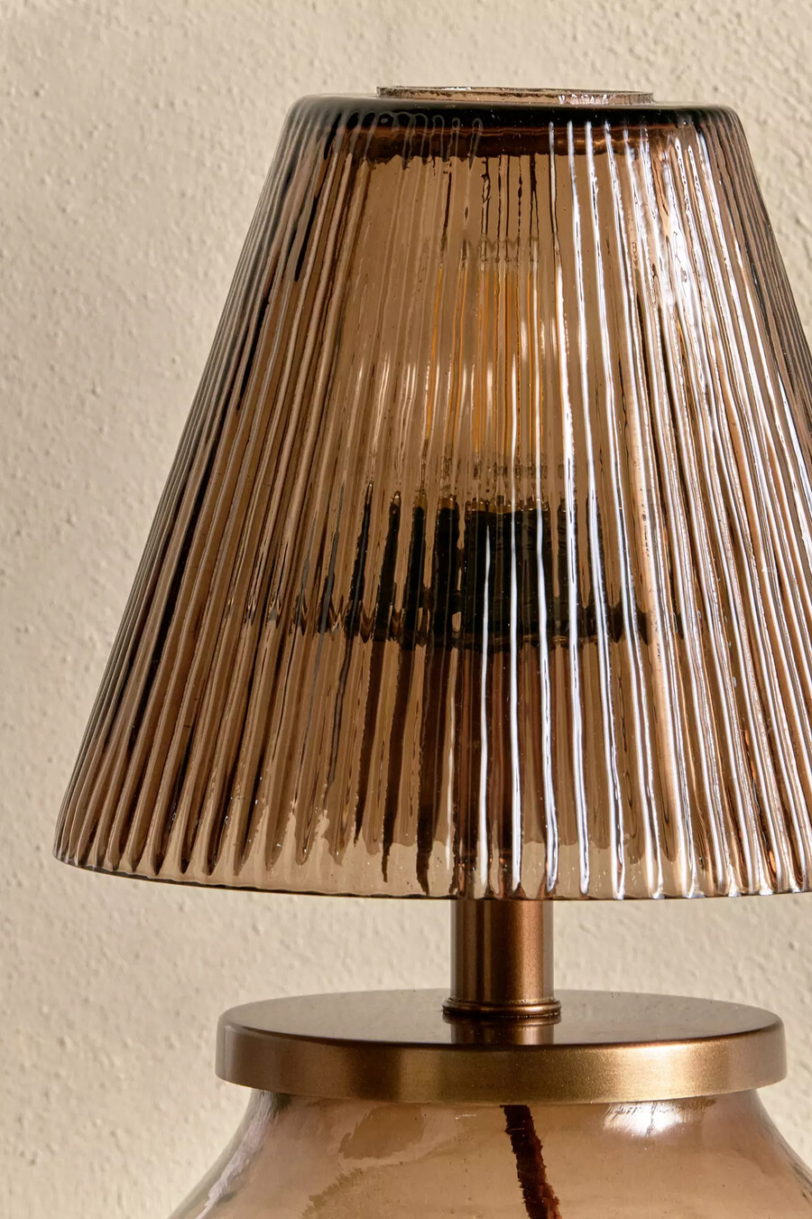 nkuku dimalai tischleuchte aus recyclingglas