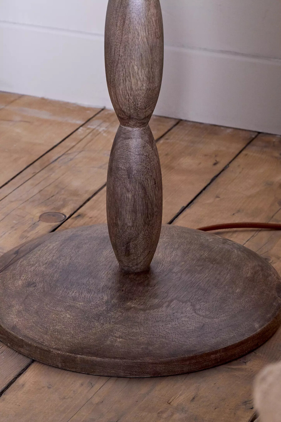 nkuku konali stehlampe aus mangoholz
