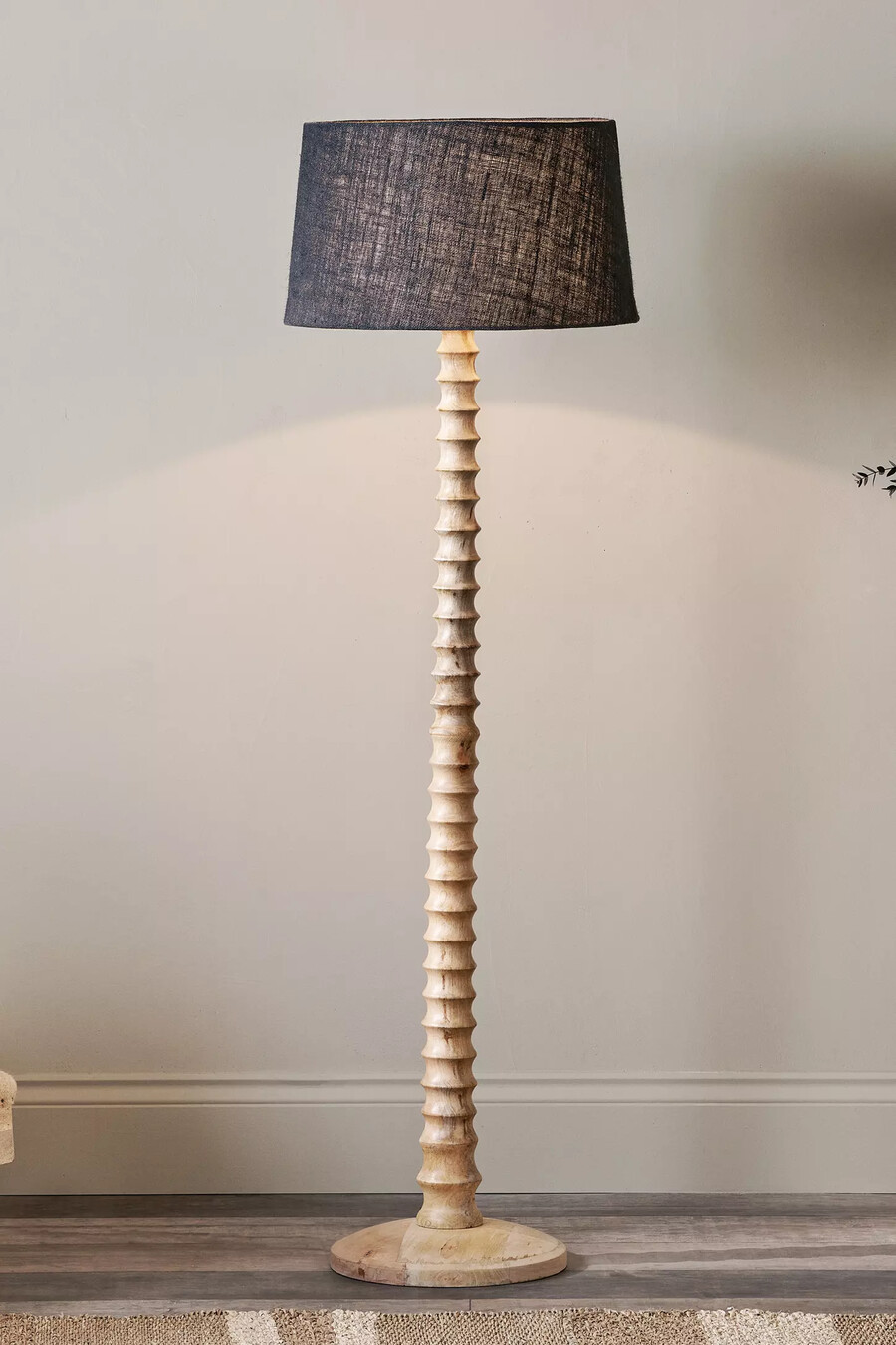 nkuku avisa stehlampe aus mangoholz