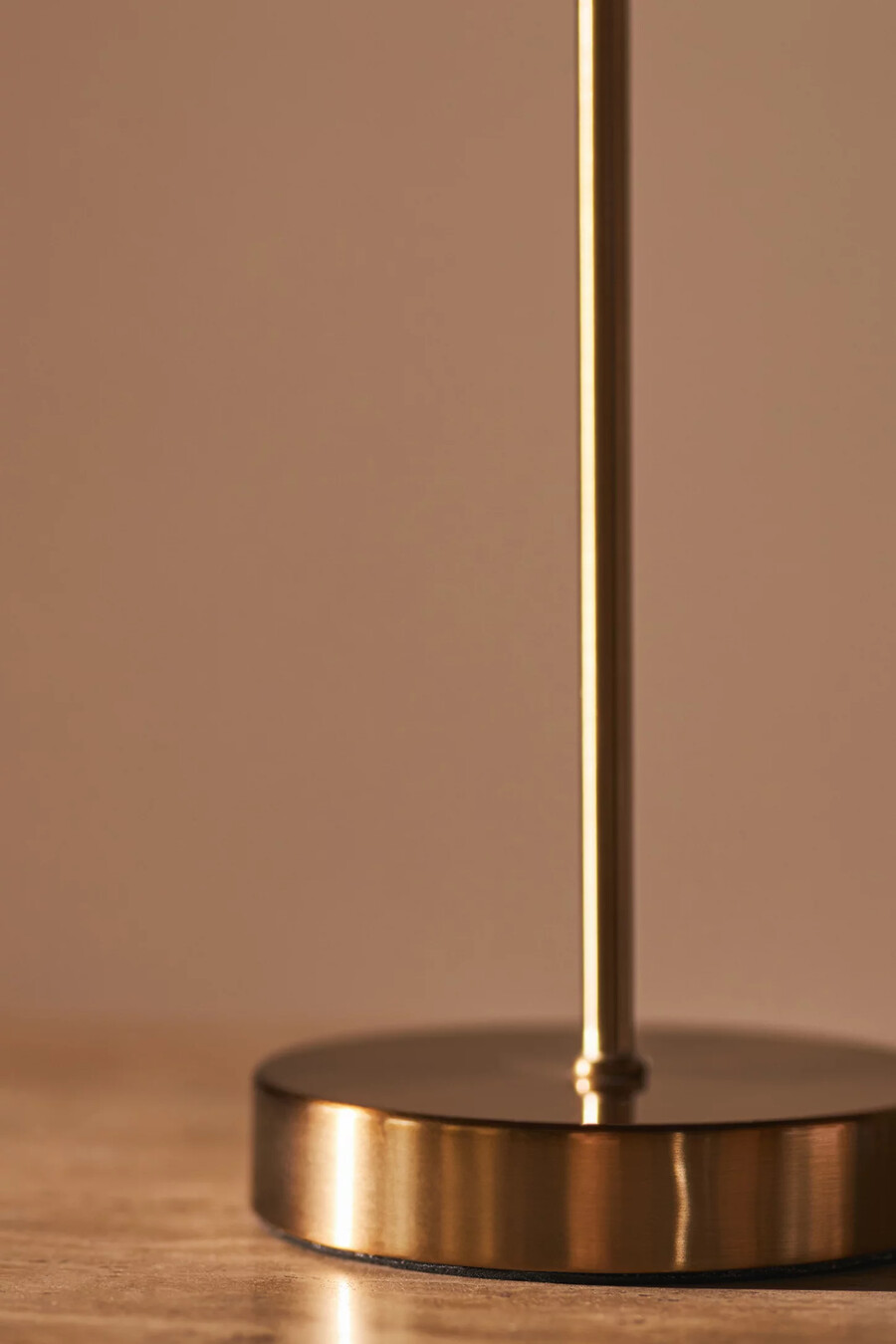 sutton wiederaufladbare tischlampe