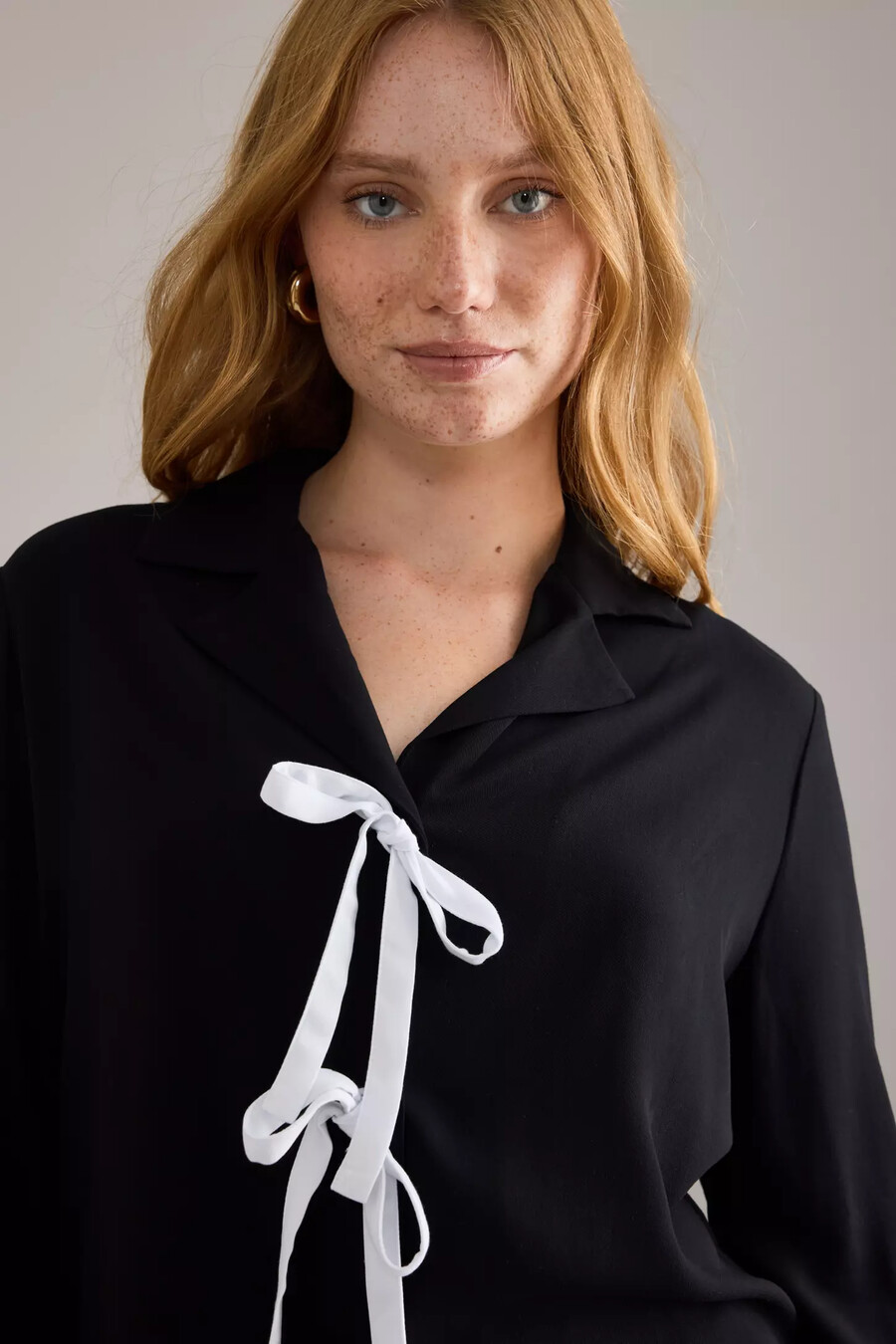 langes pyjama-set mit schleife