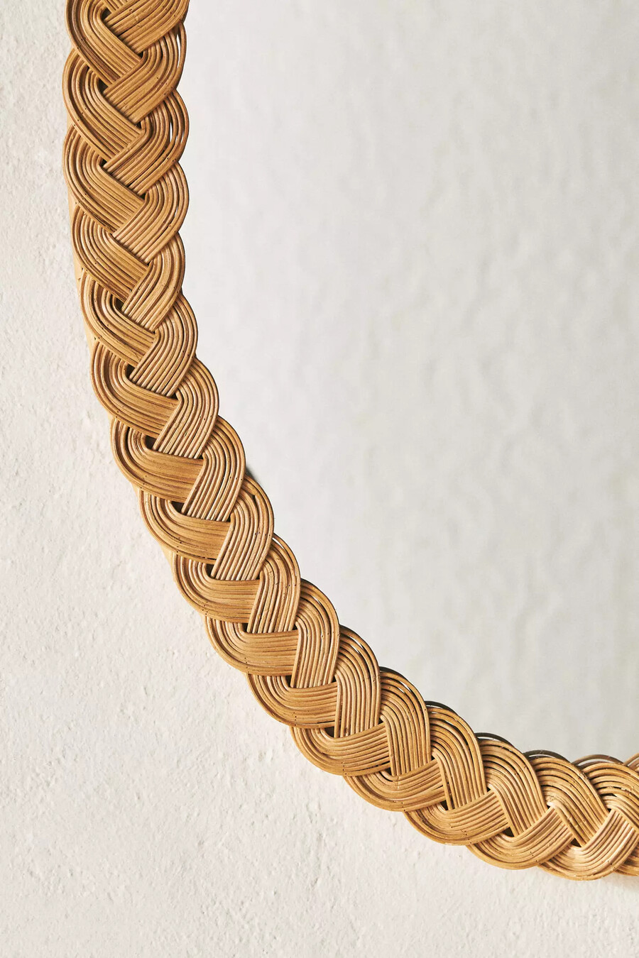 tara ovaler wandspiegel aus geflochtenem rattan