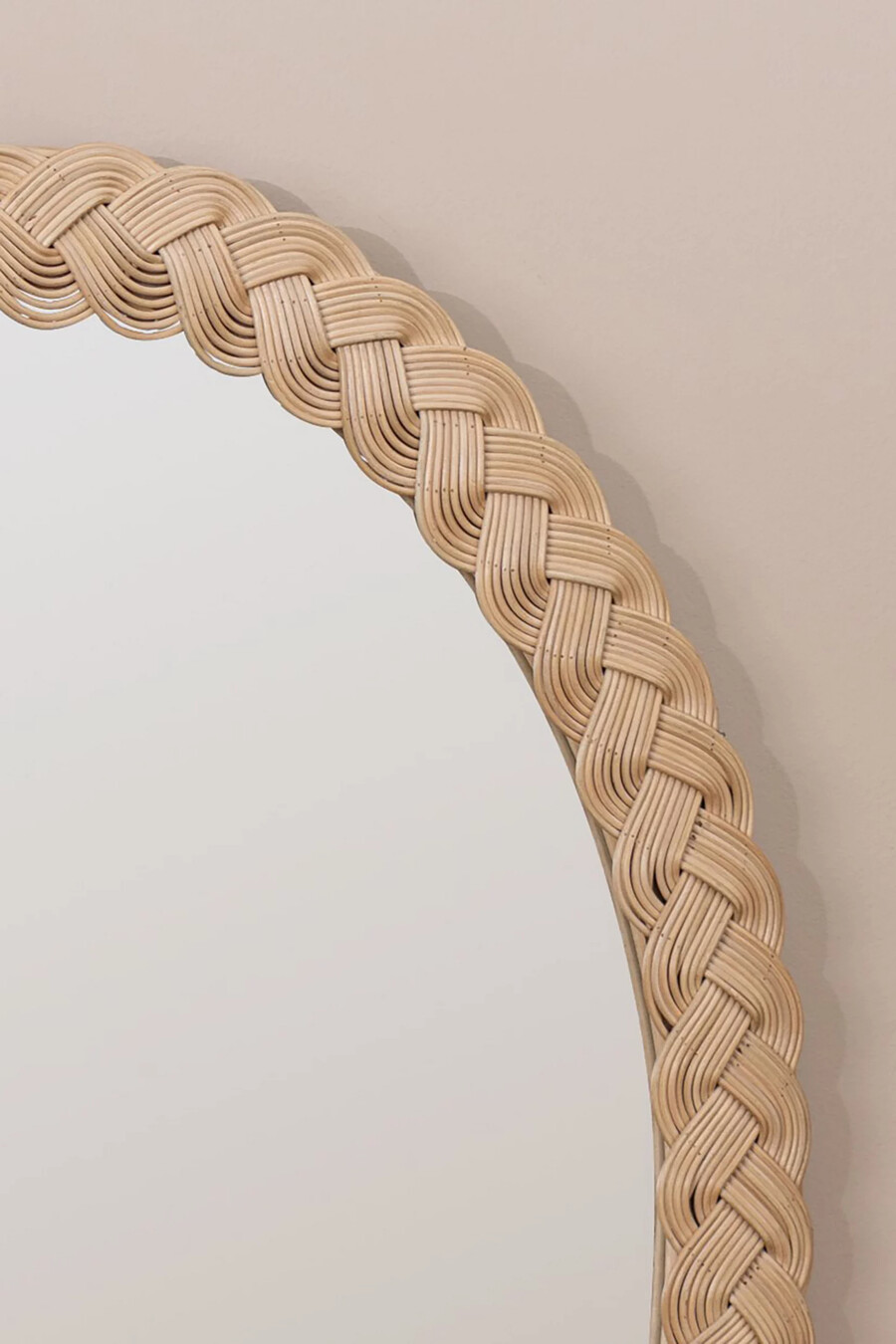 tara ovaler wandspiegel aus geflochtenem rattan