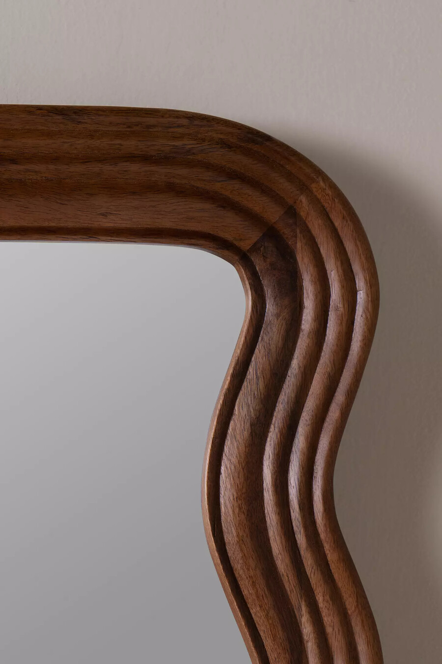 frances mango wood wiggle frame wandspiegel