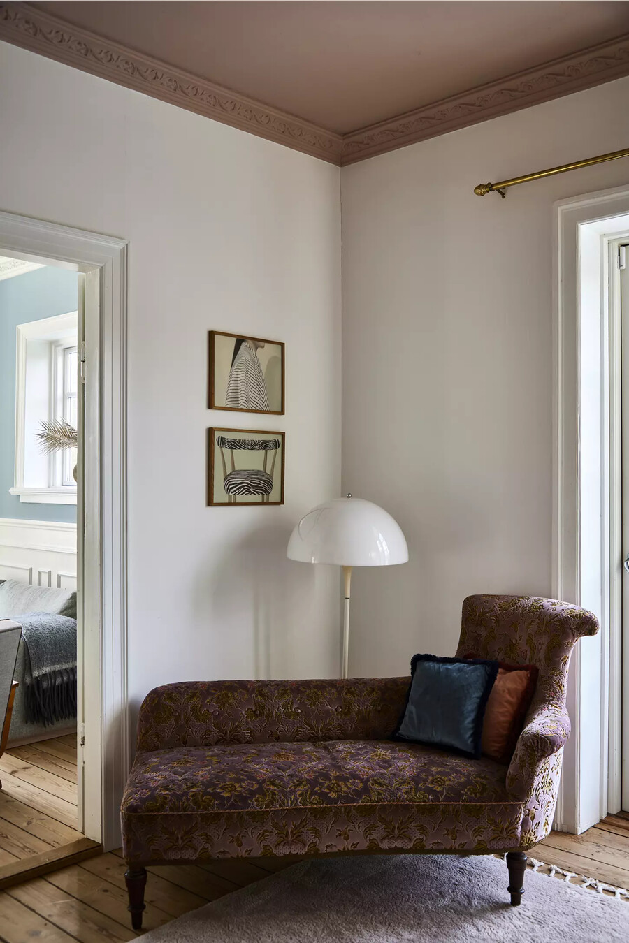 paper collective – wandbild „der stuhl