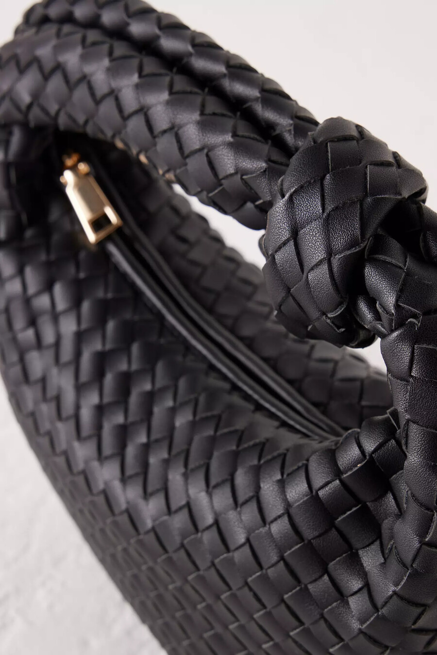 melie bianco larissa schultertasche aus gewebtem kunstleder