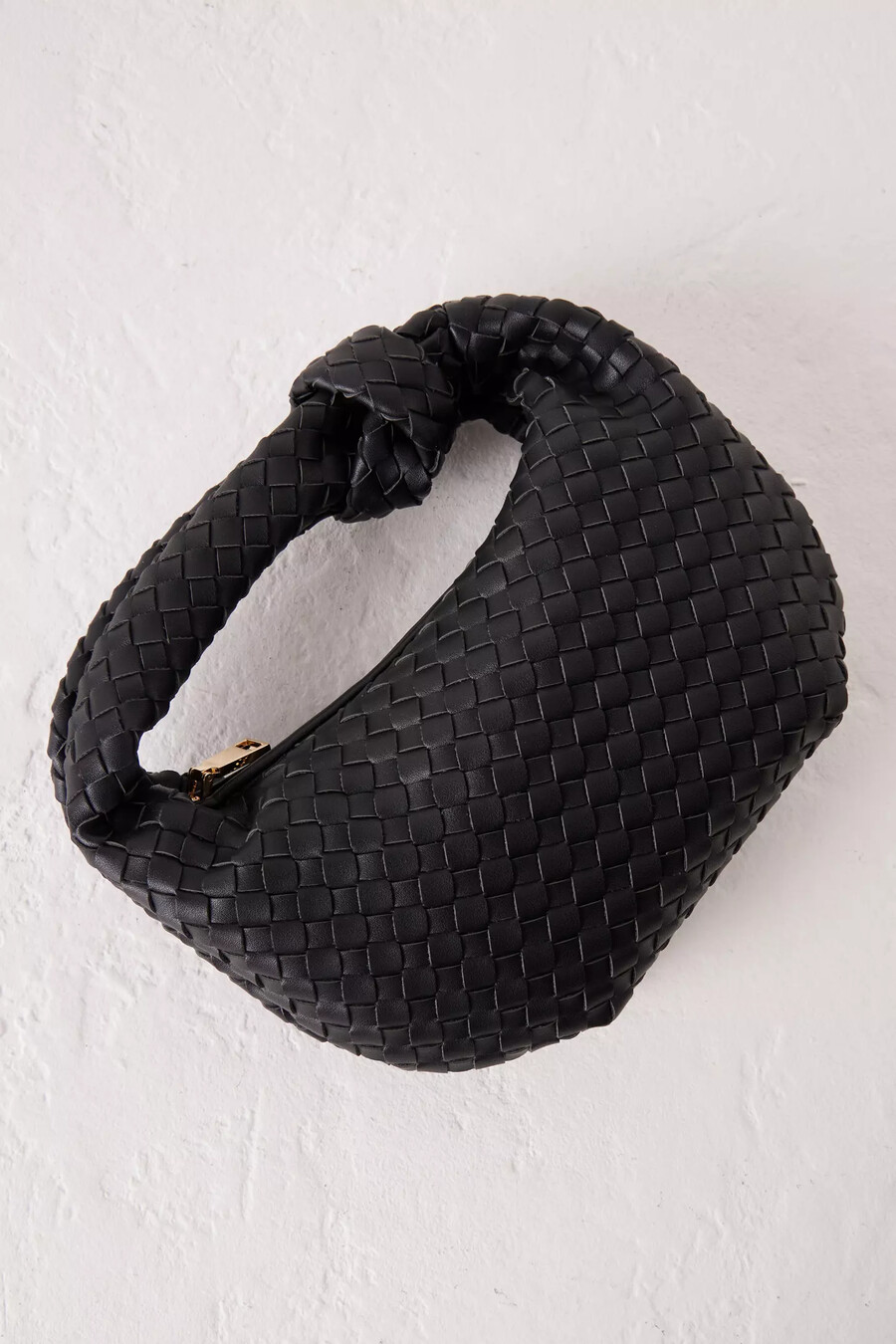 melie bianco larissa schultertasche aus gewebtem kunstleder