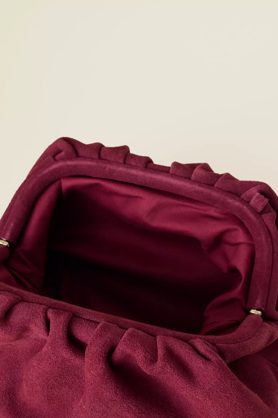 die frankie wildleder-clutch