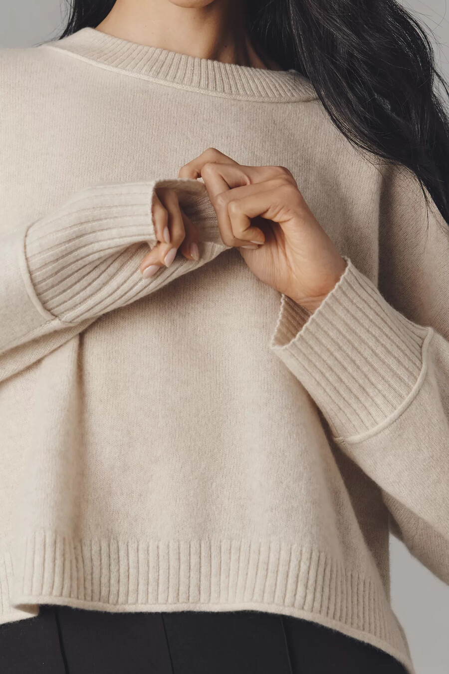 der goldie kaschmir-langarmpullover mit rundhalsausschnitt