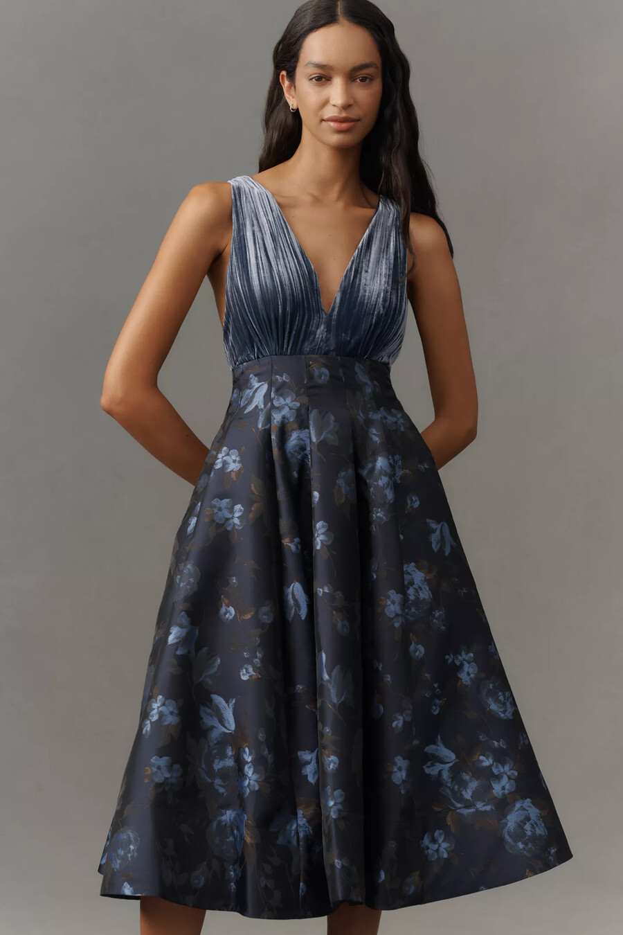 maeve v-ausschnitt samt-jacquard a-linien-midikleid