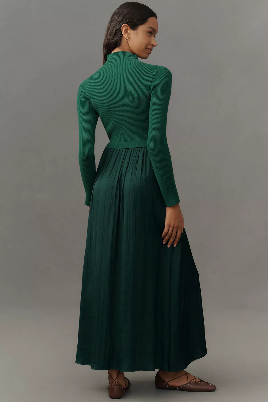 das thea maxi-jumperkleid mit hohem kragen und stehkragen