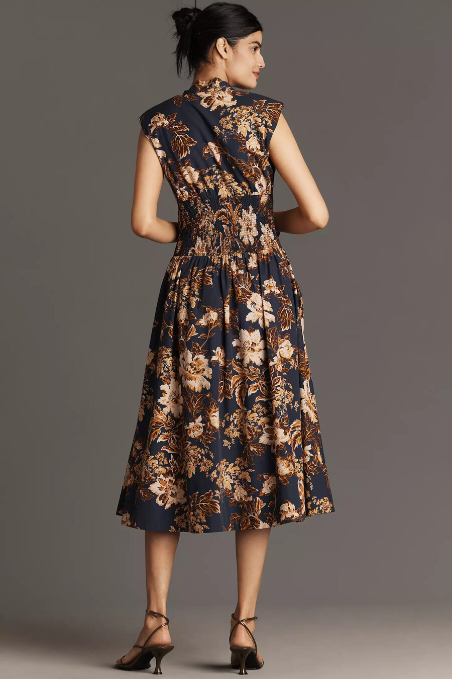 das tommie midi-hemdkleid mit kurzen Ärmeln smokdetails und frontreißverschluss