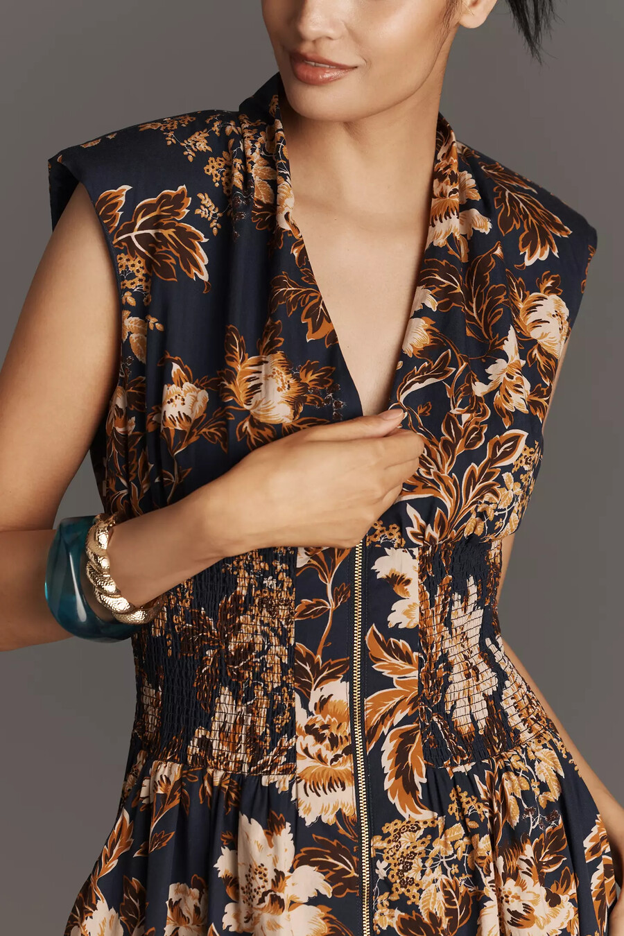 das tommie midi-hemdkleid mit kurzen Ärmeln smokdetails und frontreißverschluss