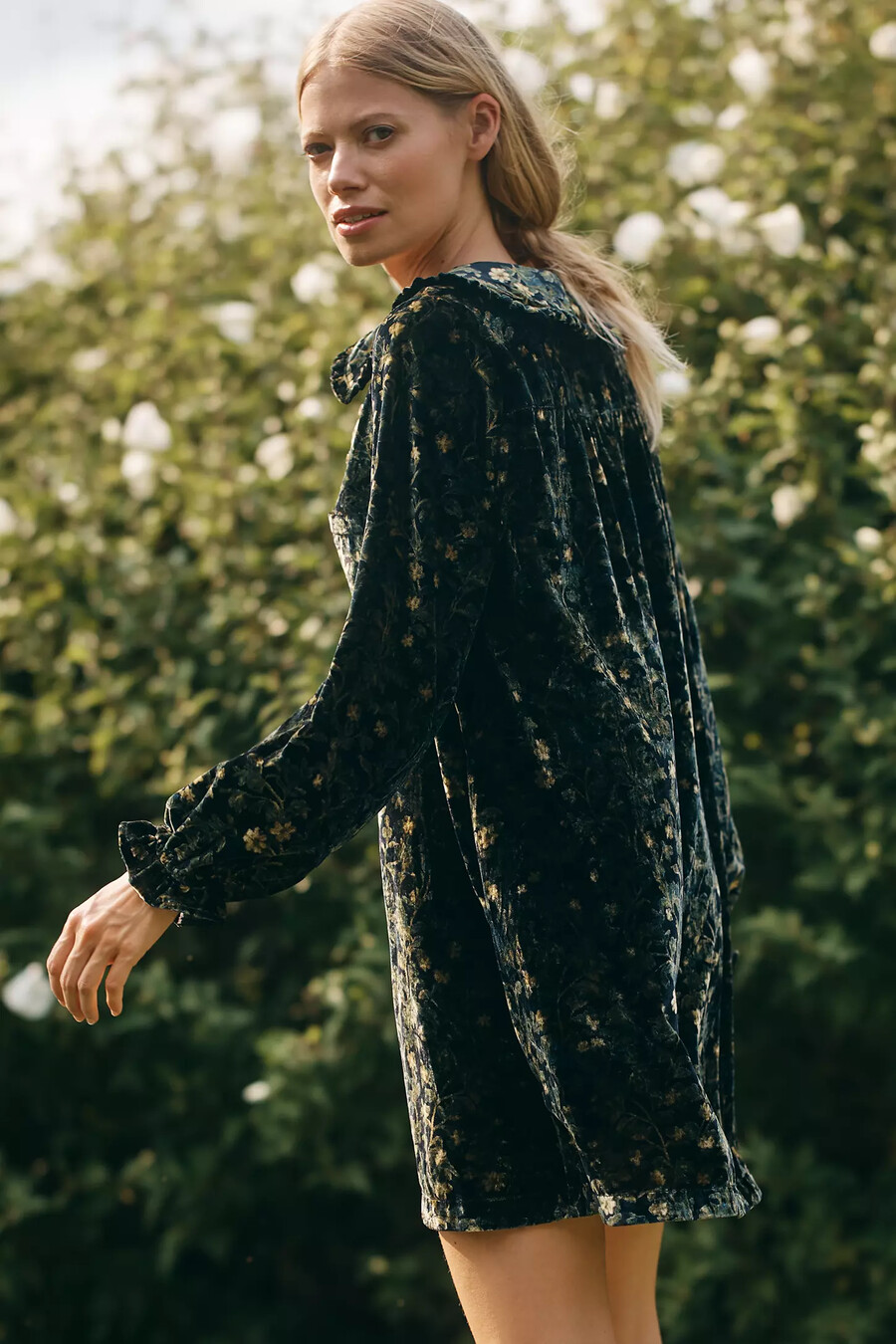 das langärmelige samt-minikleid keira von pilcro