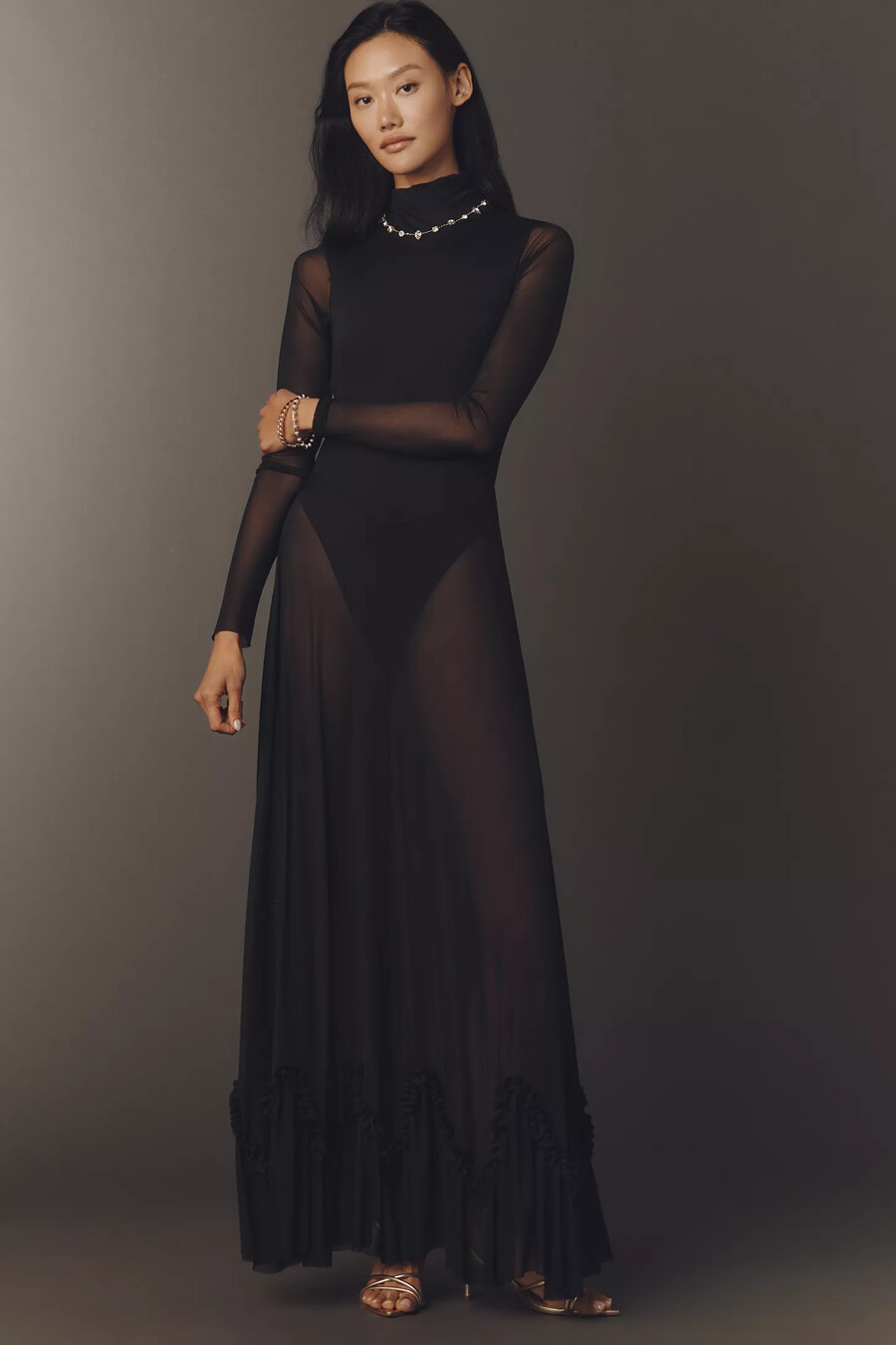 afrm kira maxikleid mit stehkragen und langen Ärmeln
