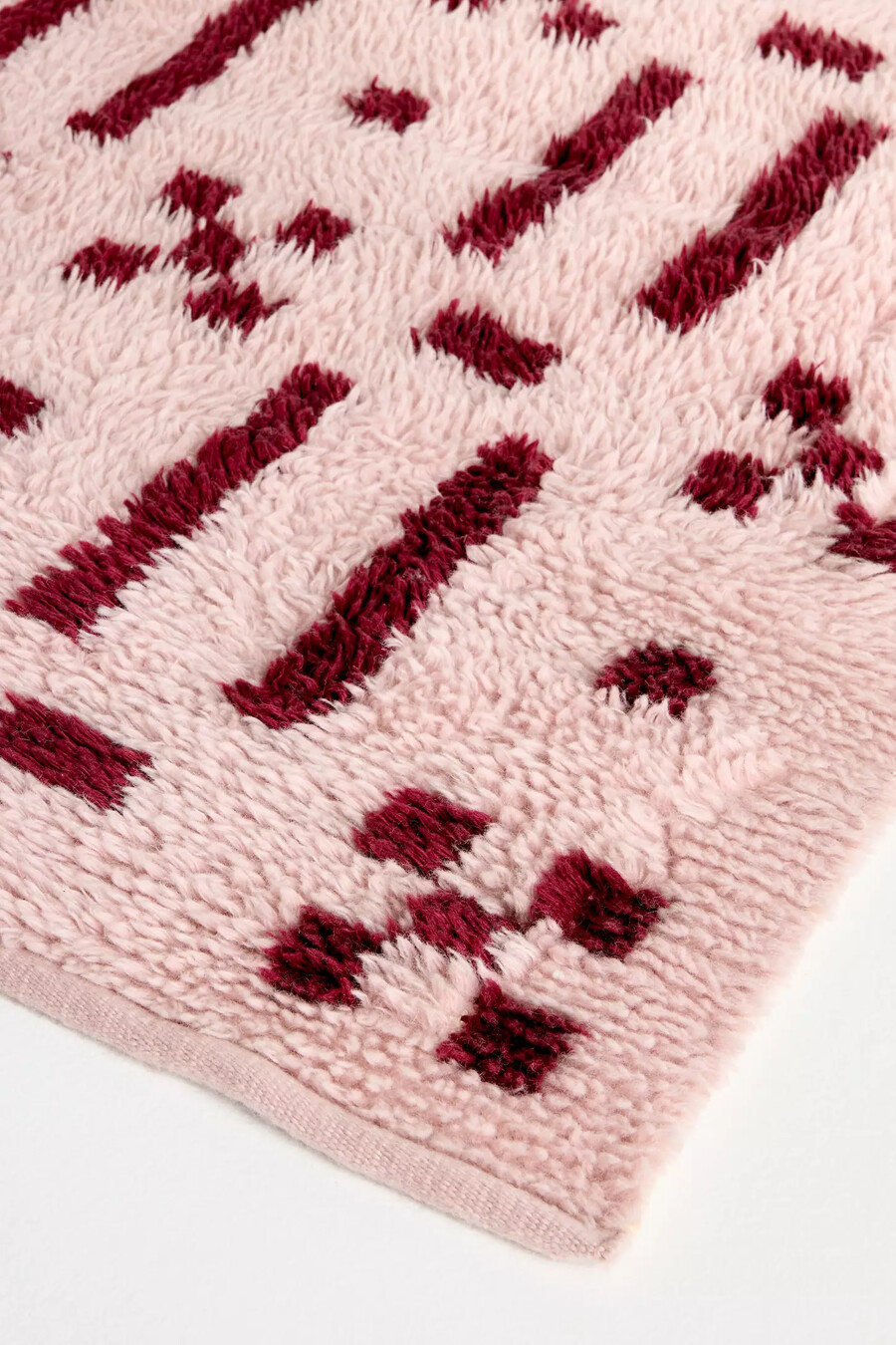 rosa karierter handgewebter shaggy-teppich aus baumwoll-woll-mischgewebe mit geometrischem muster