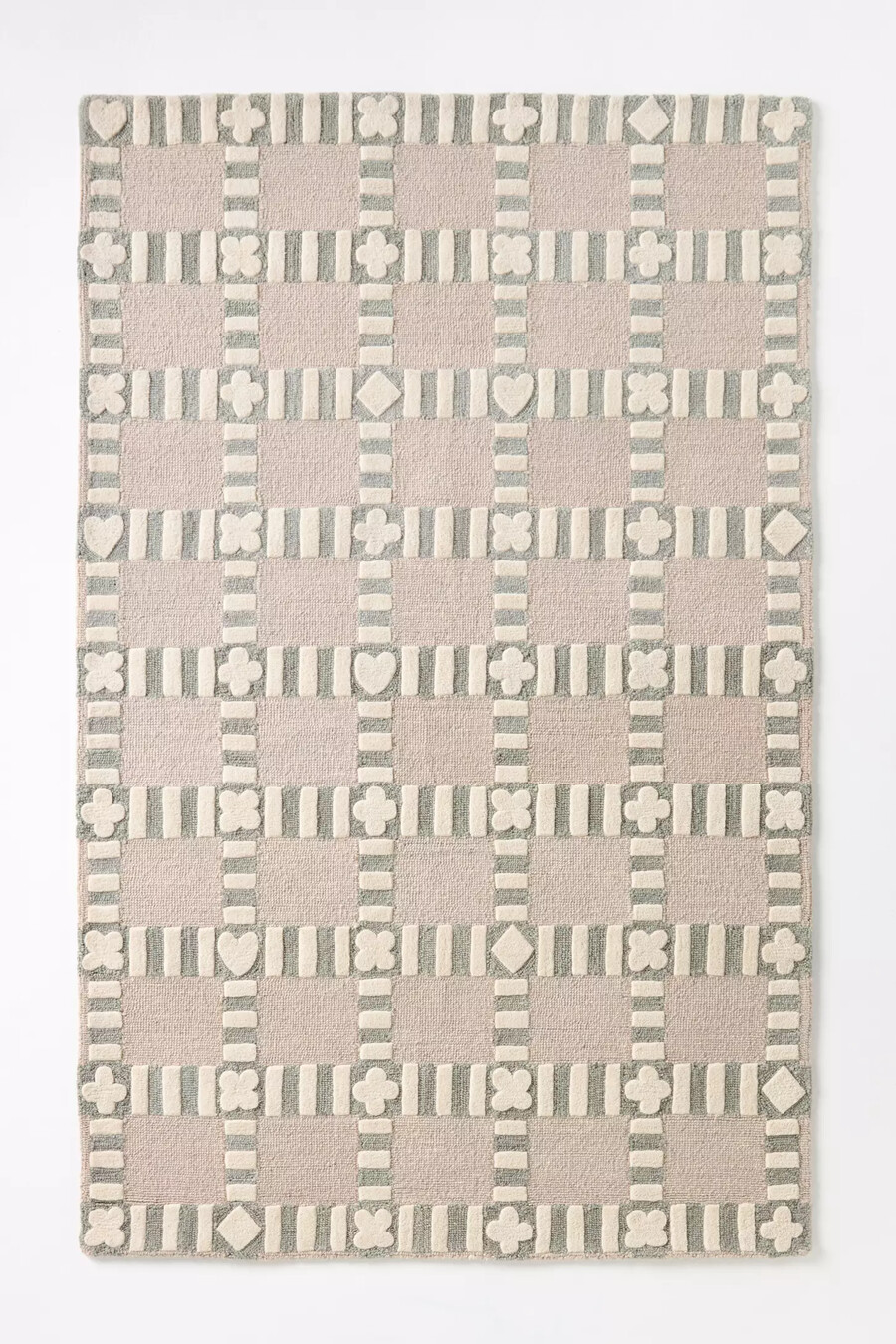 getufteter wollteppich mit schachbrettmuster