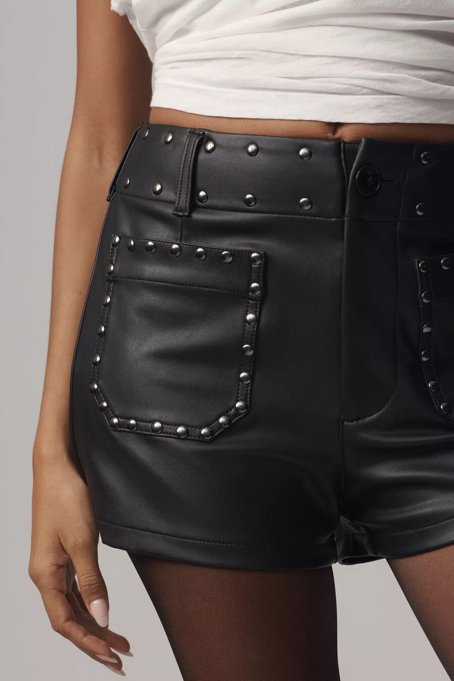 die colette-shorts aus kunstleder mit nieten