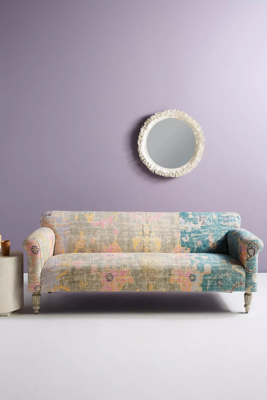 sofa mit teppichmuster