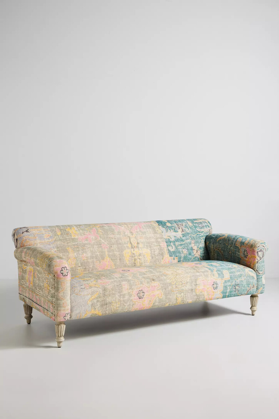 sofa mit teppichmuster