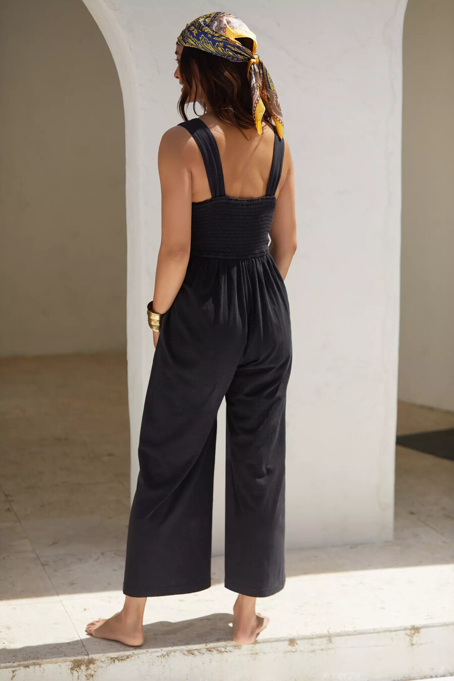 der simona jumpsuit mit rundhalsausschnitt