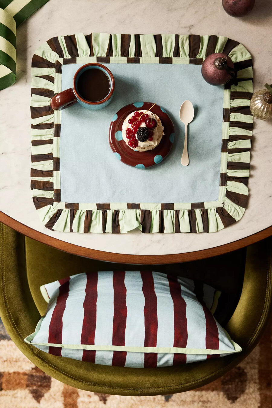 platzsets mit rüschenstickerei in der farbe damson madder 2er-set