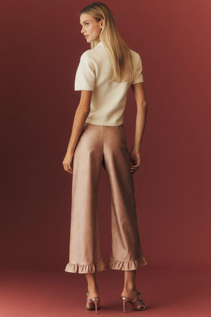 die colette crop metallic faux-leather ruffle-hem trousers von maeve