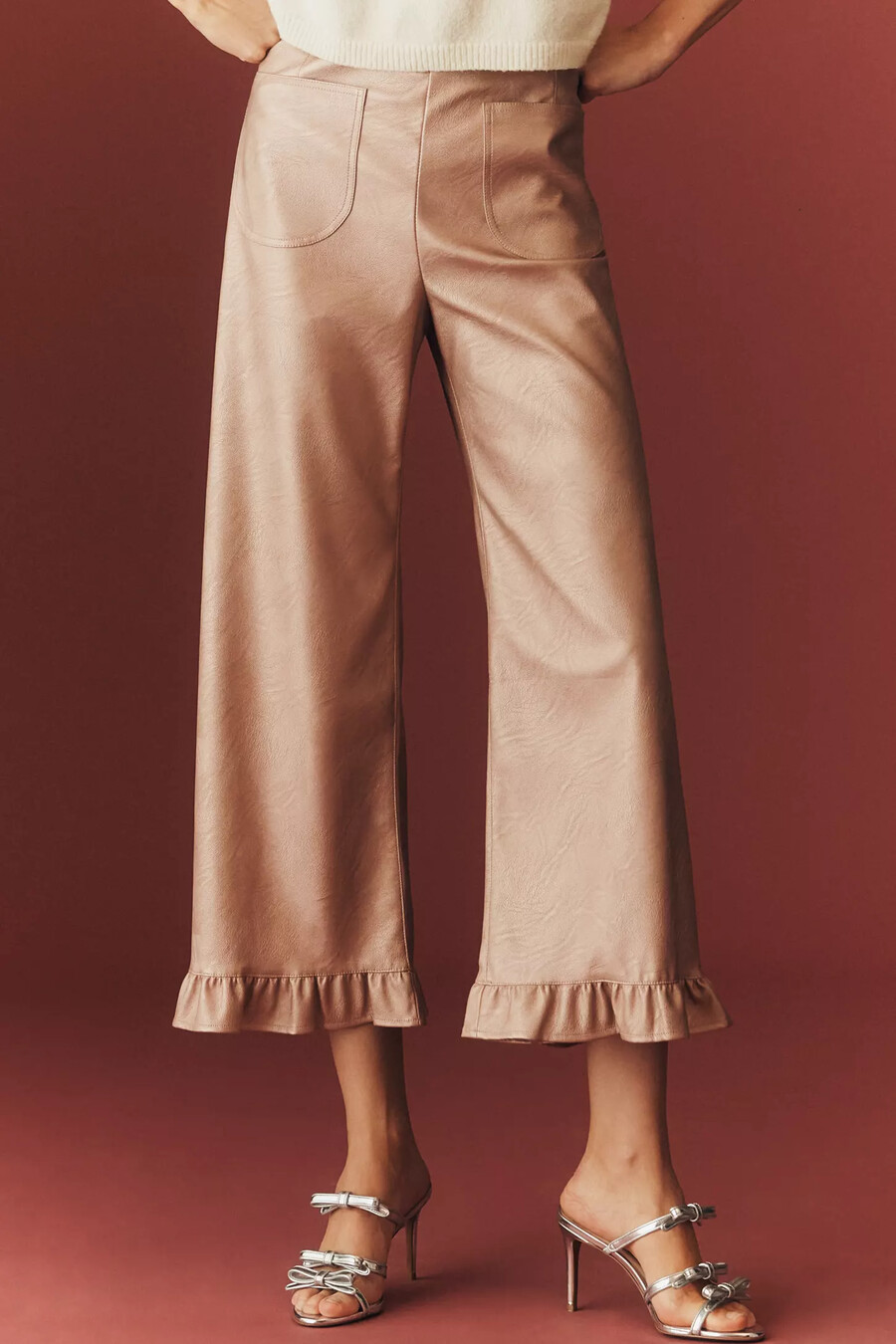 die colette crop metallic faux-leather ruffle-hem trousers von maeve