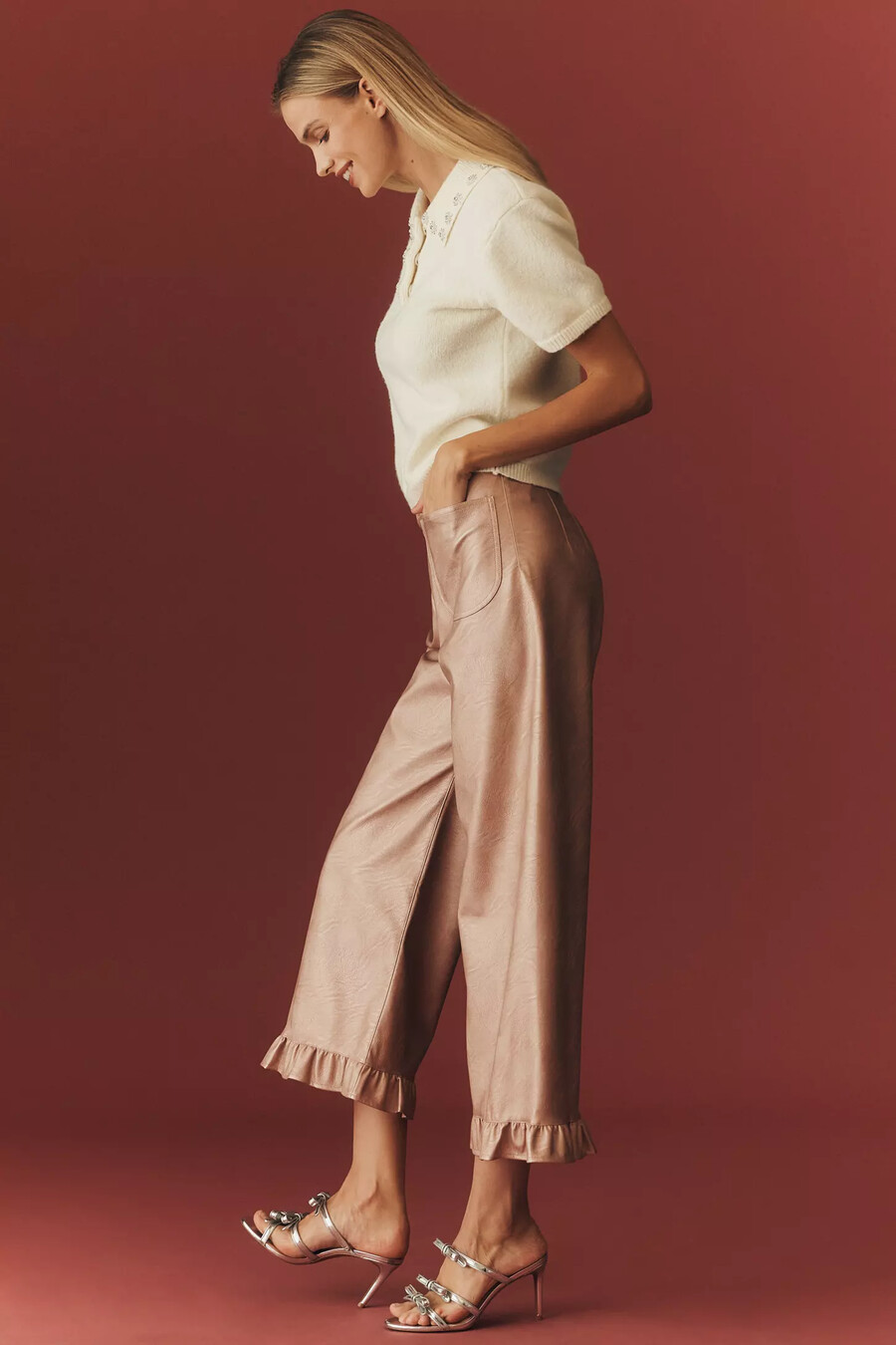 die colette crop metallic faux-leather ruffle-hem trousers von maeve