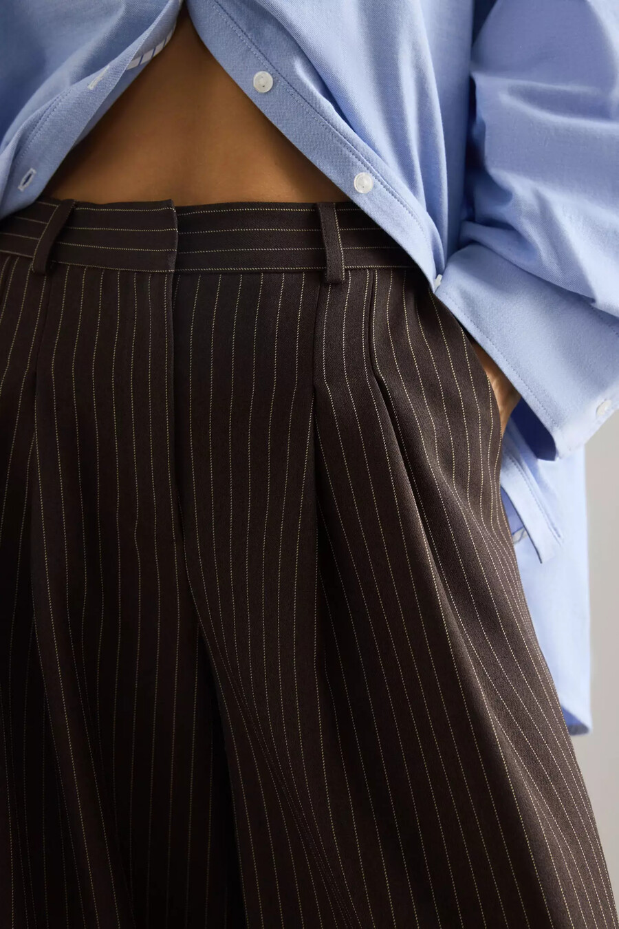 die avery-plisseehose von maeve nadelstreifen-edition