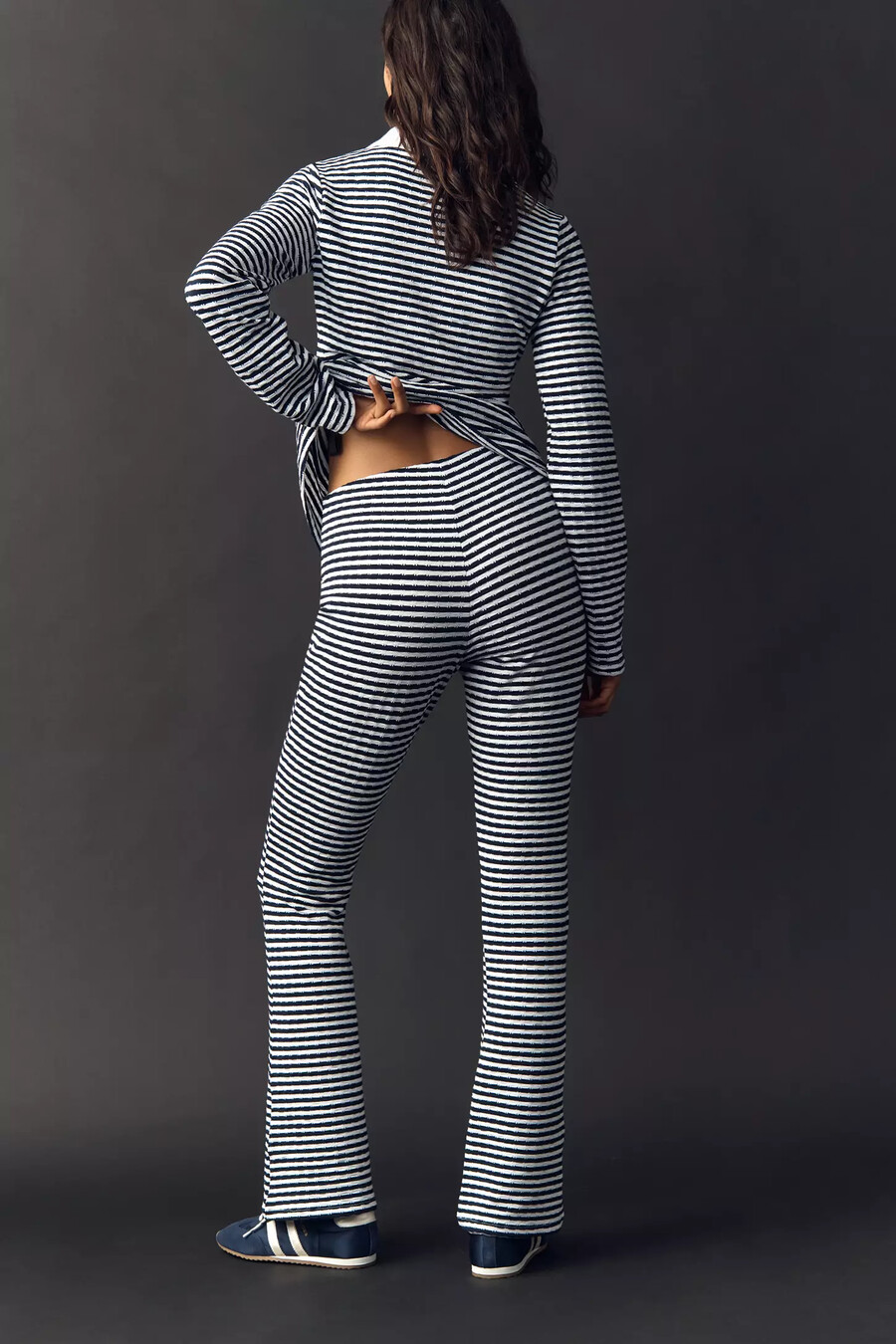 maeve strickhose mit streifen und ausgestelltem bein