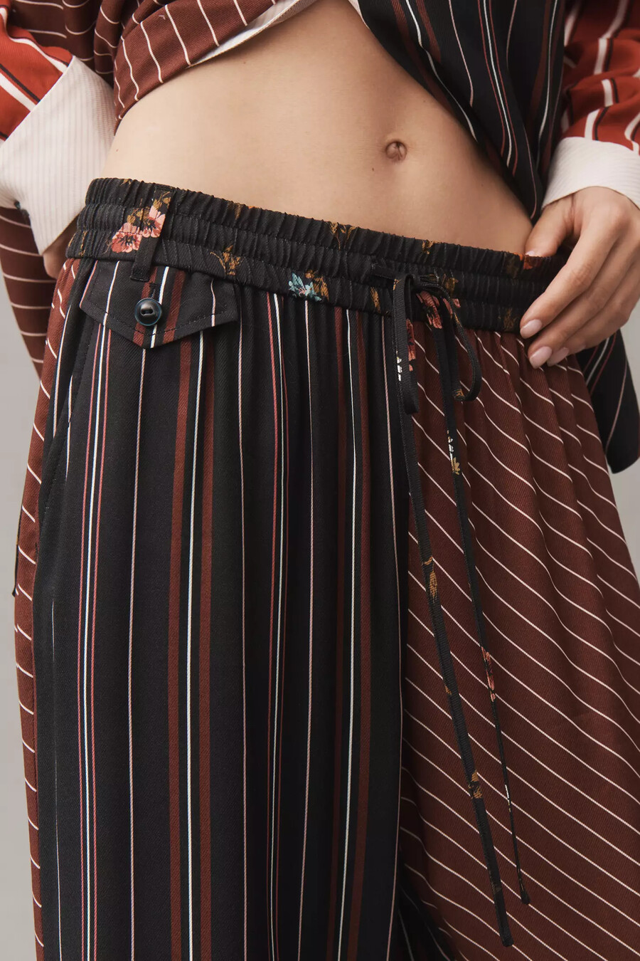 die bedruckte brooklin-hose mit weitem bein zum hineinschlüpfen