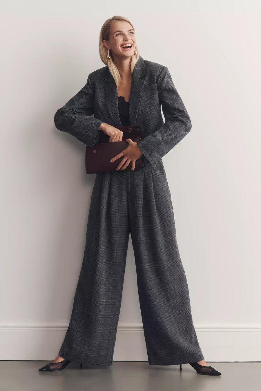 die avery houndstooth plissee-hose mit weitem bein von maeve