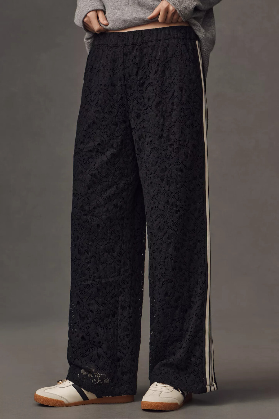 die brooklin lace pull-on track pants von maeve