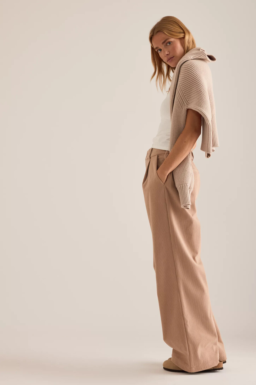 varley florey cordhose mit weitem bein größe 32