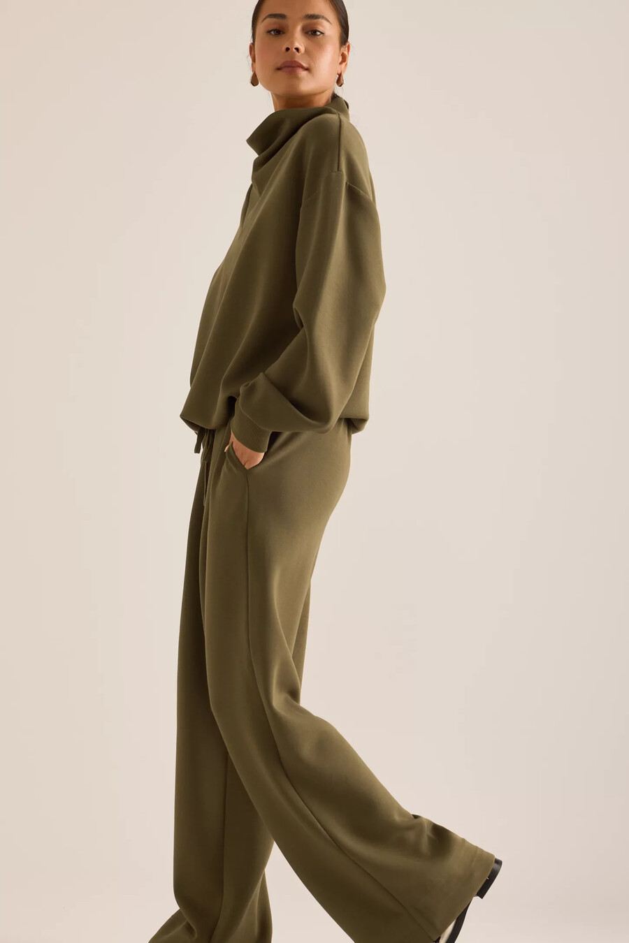 varley extra wide-leg 29.5 hose